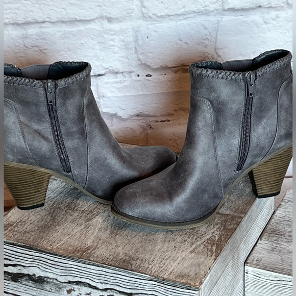 MIA Side Zip Ankle Booties - Picture 4 of 8